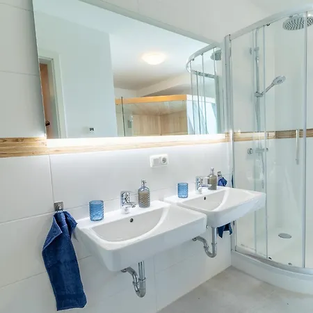 アパート Penthouse 6 Personen, Wlan, Waschmaschine ピルナ